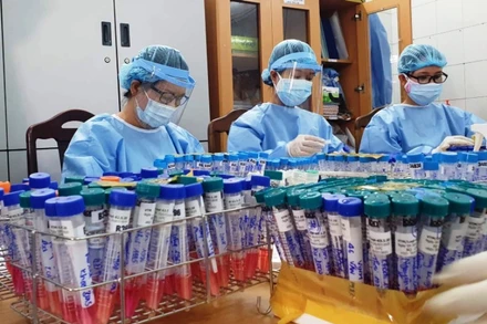 Xét nghiệm virus SARS-CoV-2 tại Trung tâm Kiểm soát bệnh tật Đà Nẵng.