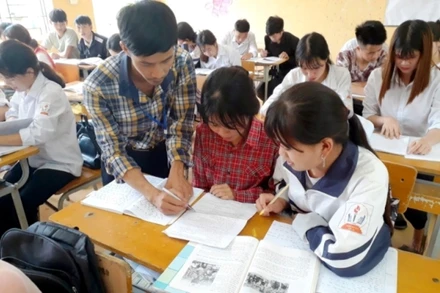 Học sinh lớp 12, Trường THPT số 2 Si Ma Cai ôn thi chuẩn bị cho kỳ thi tốt nghiệp THPT năm 2020.