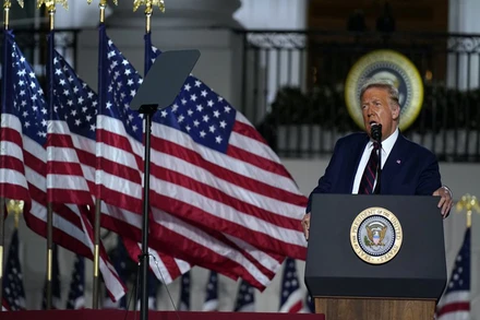 Ông Trump phát biểu tại khu vườn phía nam Nhà trắng, ngày 27-8. (Ảnh: AP)