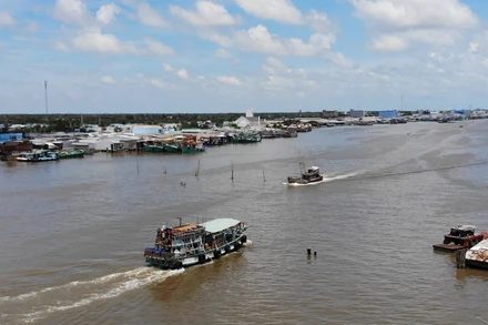 Miền biển Sông Đốc vừa có tám ngư dân trở về nhưng lẩn trốn nhằm trốn cách ly y tế.