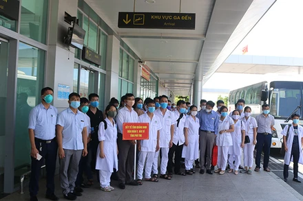  Đoàn y, bác sĩ tỉnh Phú Thọ đến hỗ trợ bốn bệnh viện ở tỉnh Quảng Nam 