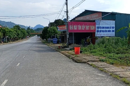 Khu đất dôi dư tại Giả Dìa, thị trấn Yến Lạc, huyện Na Rì (lề phải) được giao không qua hình thức đấu giá không đúng thẩm quyền.