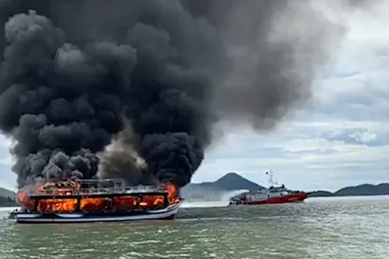 Cháy tàu trên biển Hà Tiên, 25 người được cứu