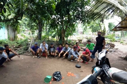 Một tụ điểm cờ bạc bị triệt xóa.