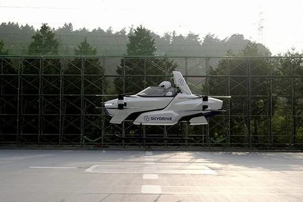 Nguyên mẫu xe bay được Nhật Bản thử nghiệm thành công.