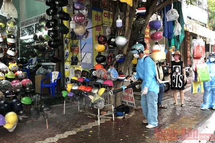 Phun thuốc tiêu độc, khử trùng khu vực nhà riêng BN517.