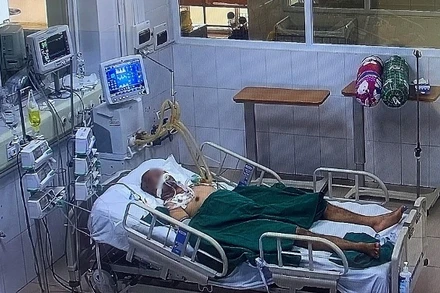 BN793 điều trị tích cực tại BV Bệnh Nhiệt đới Trung ương. (Ảnh: Báo SK&ĐS)