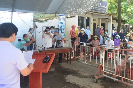 Công bố Quyết định kết thúc cách ly y tế khu dân cư.