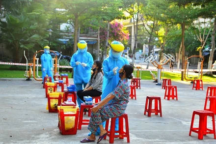 Ngày 23-8, Đà Nẵng lấy mẫu xét nghiệm tại chợ Hà Thân và phát hiện BN 1017.