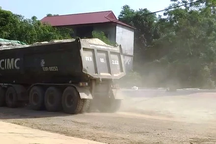 Người dân khốn khổ vì xe quá khổ, quá tải