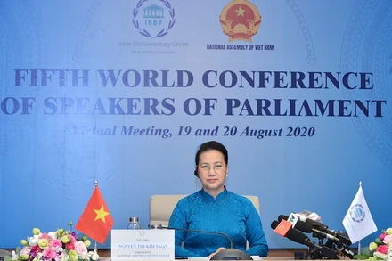 Chủ tịch Quốc hội Nguyễn Thị Kim Ngân phát biểu tại phiên thảo luận. (Ảnh: HOÀNG QUỲNH)