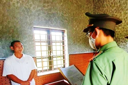 Công an Quảng Trị đọc lệnh bắt tạm giam Cao Xuân Trường .