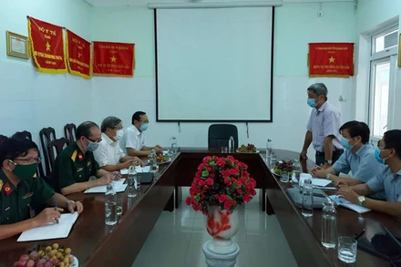 Thứ trưởng Nguyễn Trường Sơn phát biểu tại buổi làm việc. 