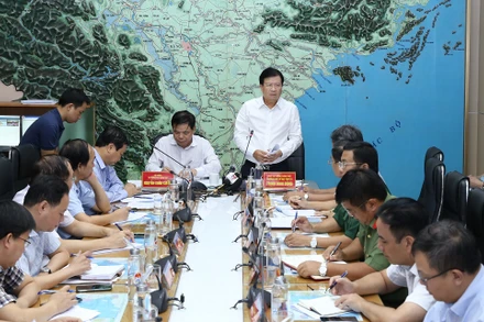 Cuộc họp ứng phó áp thấp nhiệt đới mạnh lên thành bão sáng 1-8.