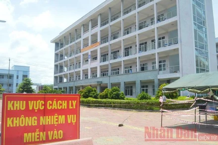 Ảnh minh họa: Khu cách ly tập trung tại ký túc xá Trường đại học Phạm Văn Đồng, tỉnh Quảng Ngãi. 