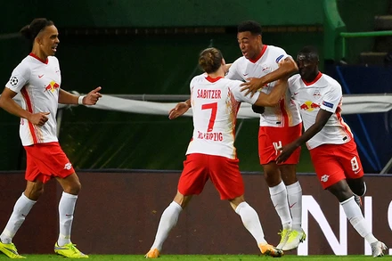 Các cầu thủ RB Leipzig ăn mừng lần đầu lọt vào bán kết Champions League.