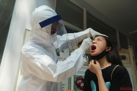 Âm tính với test nhanh kháng thể vẫn cần cách ly đúng quy định