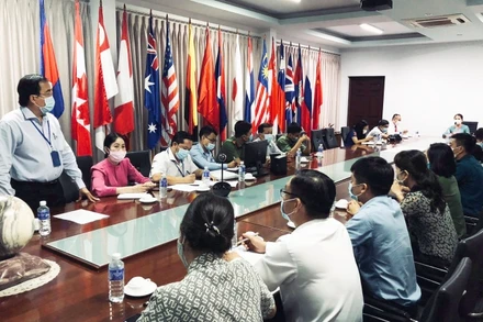 Lực lượng chức năng kiểm tra tại Trường tiểu học, trung học cơ sở Nguyễn Khuyến.