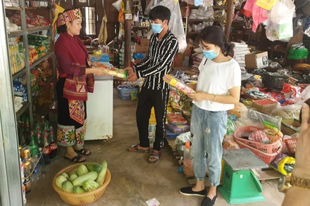 Gia đình ông Kha Văn Long ở bản Xiềng Tắm, xã Mỹ Lý nhờ có QL16, làm ăn kinh doanh phát triển.