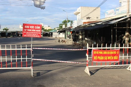 Phong tỏa khu vực chợ Vườn Lài (Tam Kỳ), nơi BN859 buôn bán.