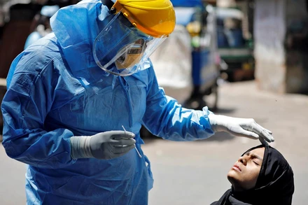 Ấn Độ là vùng dịch lớn nhất châu Á với hơn 1,8 triệu ca mắc Covid-19, chiếm hơn 40% tổng số ca mắc toàn châu lục, tính đến ngày 3-8. Ảnh: Reuters.