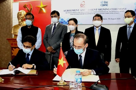Ngày 7-8, Đại sứ Ấn Độ Pranay Verma và ông Vũ Văn San, Giám đốc Học viện Công nghệ Bưu chính Viễn thông (PTIT) đã ký kết Phụ lục Thỏa thuận giữa Học viện Công nghệ Bưu chính Viễn thông (PTIT), thuộc Bộ Thông tin và Truyền thông và Trung tâm Phát triển Tin học Nâng cao (CDAC), thuộc Bộ Điện tử và Công nghệ thông tin của Chính phủ Ấn Độ.