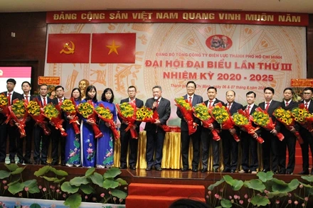 Ban Chấp hành Đảng bộ Tổng công ty Điện lực TP Hồ Chí Minh nhiệm kỳ 2020-2025 ra mắt Đại hội.