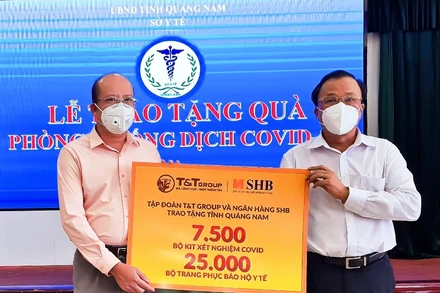 Trao tặng Quảng Nam thiết bị y tế phòng, chống dịch