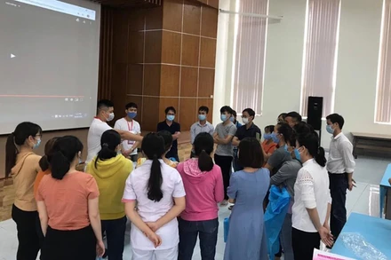 Các cán bộ y tế được tập huấn trước khi vào chi viện cho các tỉnh Thừa Thiên Huế và Quảng Nam.
