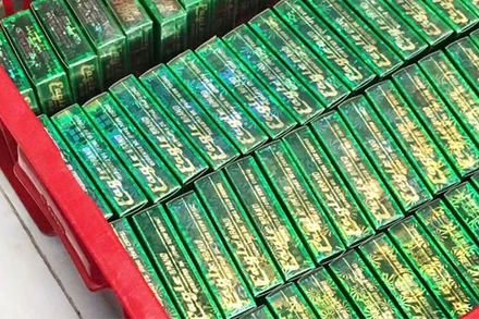 Dầu gió giả thành phẩm được phát hiện tại cơ sở sản xuất của ông Cường.