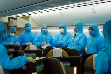 Đưa hơn 200 công dân Việt Nam ở Dubai về nước