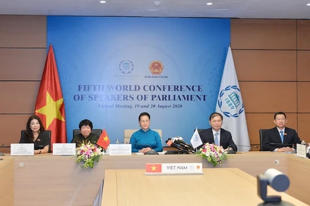 Chủ tịch Quốc hội Nguyễn Thị Kim Ngân và các đại biểu Quốc hội Việt Nam. (Ảnh: HOÀNG QUỲNH)