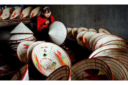 Lấp lóa nón làng Rền