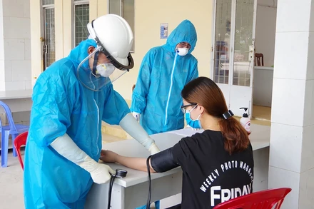 Khám sàng lọc cho 29 phụ nữ mang thai tại khu cách ly Sóc Trăng