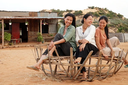 Làn da bánh mật của các diễn viên trong phim.