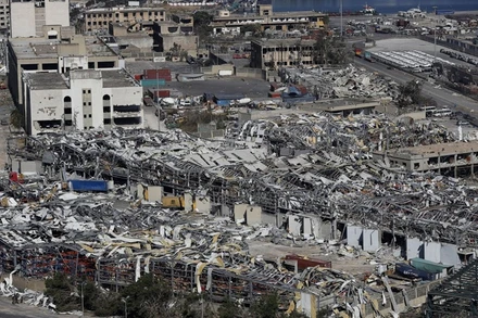 Toàn cảnh kho cảng tại Beirut, Lebanon sau vụ nổ kinh hoàng. (Ảnh: AP)