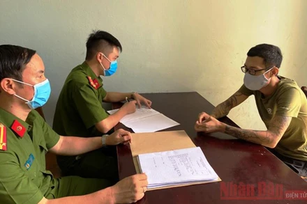 Công an lấy lời khai của đối tượng Trương Văn Hải.