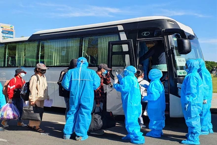 UBND TP Đà Nẵng phối hợp UBND tỉnh Quảng Ngãi đưa 728 công dân rời Đà Nẵng về Quảng Ngãi ngày 22-8.