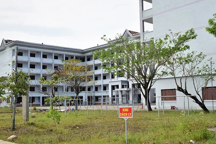 Trường Trung cấp Cảnh sát nhân dân V với sức chứa 300 người.