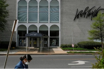 Một cửa hàng của Lord & Taylor tại trung tâm mua sắm Wisconsin Place, Mỹ. (Ảnh: Reuters)