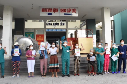 Các bệnh nhân được ra viện chiều nay, 16-8