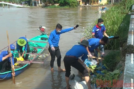 Các đoàn viên, thanh niên thể hiện tính tiên phong, không ngại khó