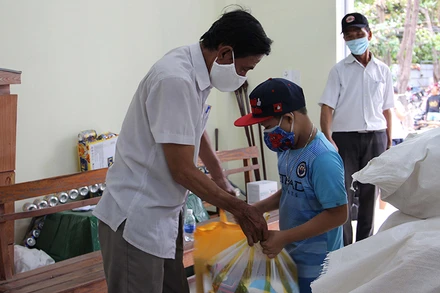 Hỗ trợ gia đình công nhân, lao động khó khăn trong đợt dịch tháng 8.