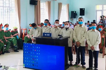 Các đối tượng tại phiên tòa.