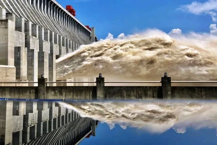 Đập Tam Hiệp mở 11 cửa xả lũ ứng phó lưu lượng kỷ lục