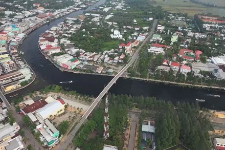 Trung tâm thị xã Long Mỹ bị ô nhiễm nguồn nước mặt.