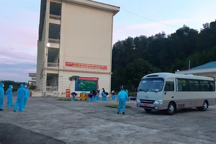 Cơ sở cách ly tập trung tỉnh Nam Định (thị trấn Gôi, huyện Vụ Bản) tiếp nhận 140 công dân Việt Nam về từ Liên bang Nga.