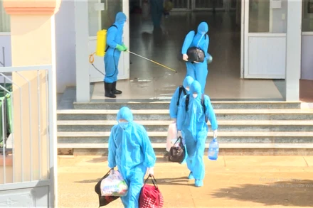 Các trường hợp tiếp xúc gần với các bệnh nhân Covid-19 được đưa vào các khu cách ly tập trung.