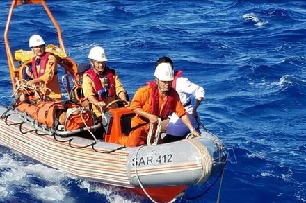 Lực lượng cứu hộ của Trung tâm Phối hợp tìm kiếm, cứu nạn hàng hải Việt Nam (Ảnh: Vietnam MRCC).