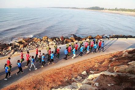 Các cá nhân, đơn vị trên khắp cả nước tổ chức chạy, đi bộ hưởng ứng chương trình.